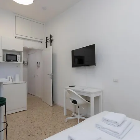 Navigli,m2 A Stone's Throw From The Subway 아파트 *