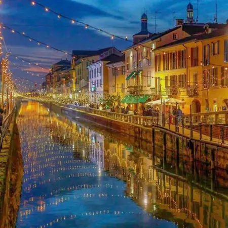 Navigli,m2 A Stone's Throw From The Subway