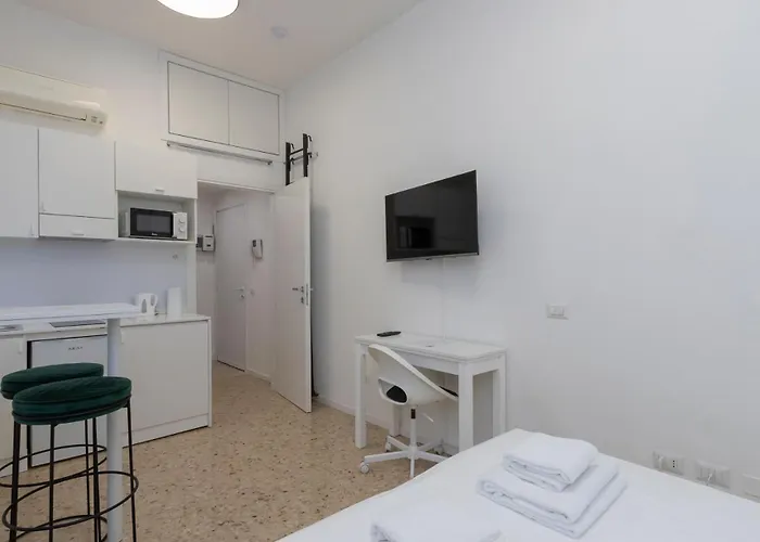 Navigli,m2 A Stone's Throw From The Subway 아파트 *